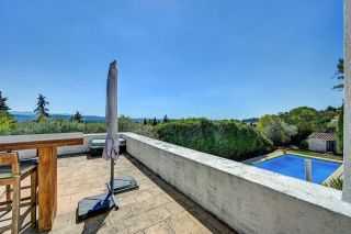 house 6 Rooms for sale on AIX EN PROVENCE (13100)