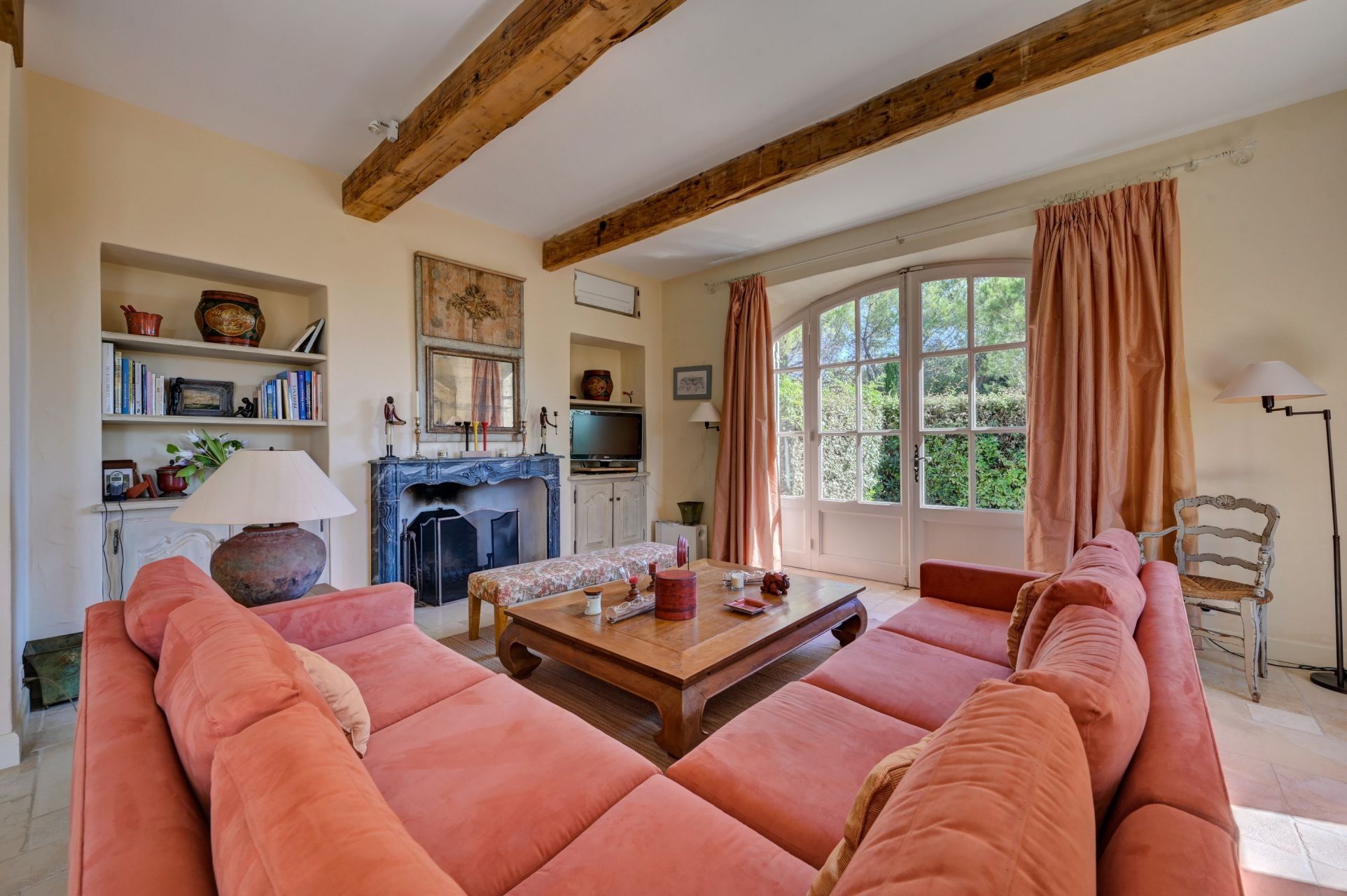 mas 9 Pièces en location saisonnière sur PARADOU (13520)