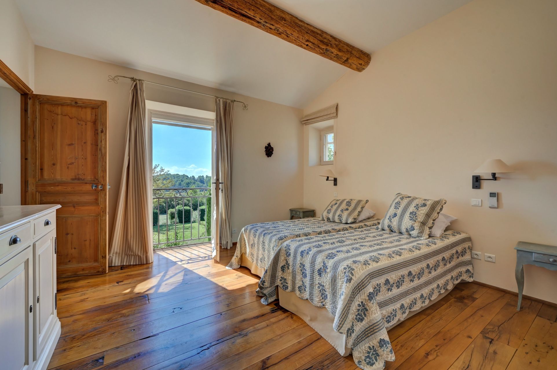 mas 9 Pièces en location saisonnière sur PARADOU (13520)