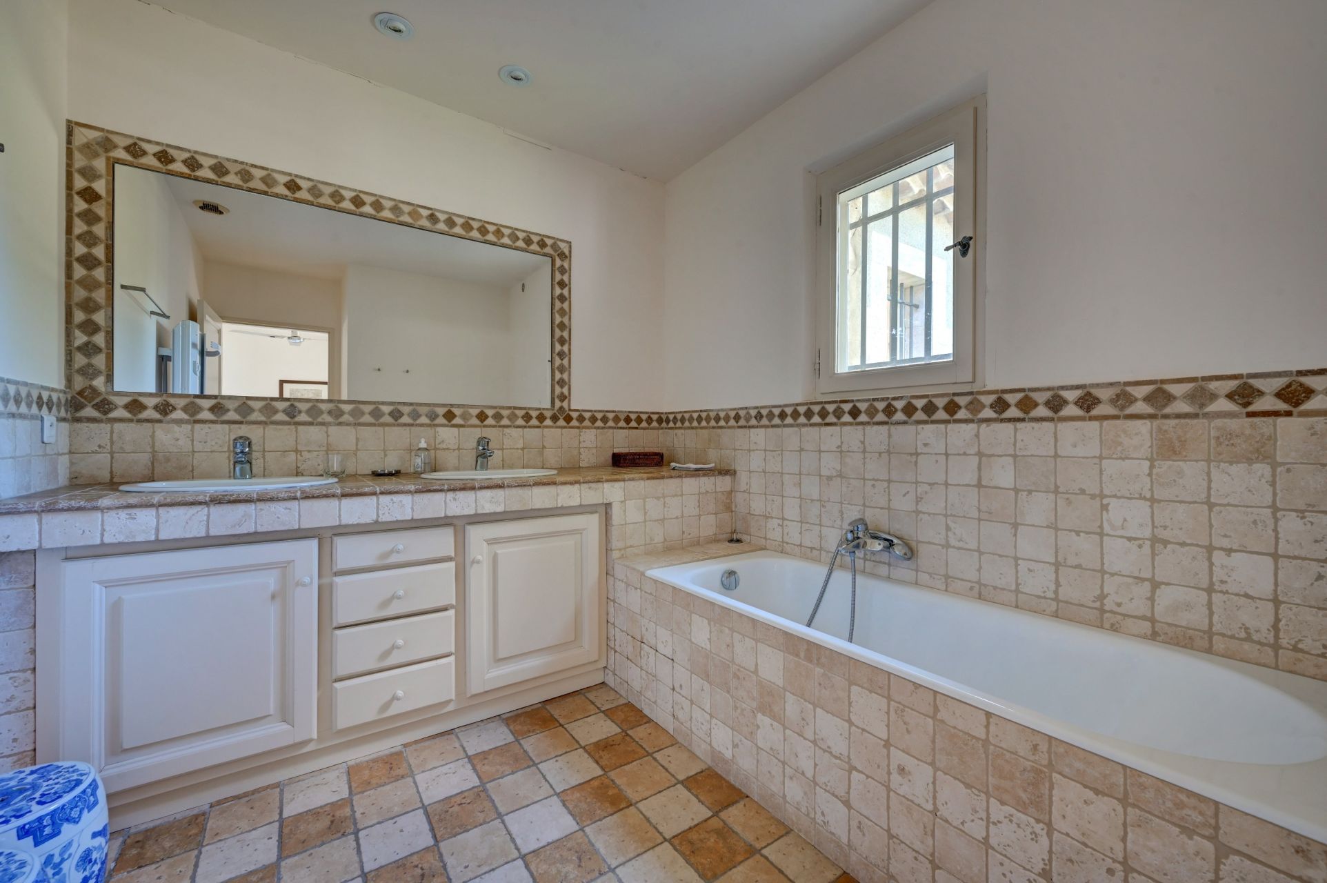 mas 9 Pièces en location saisonnière sur PARADOU (13520)