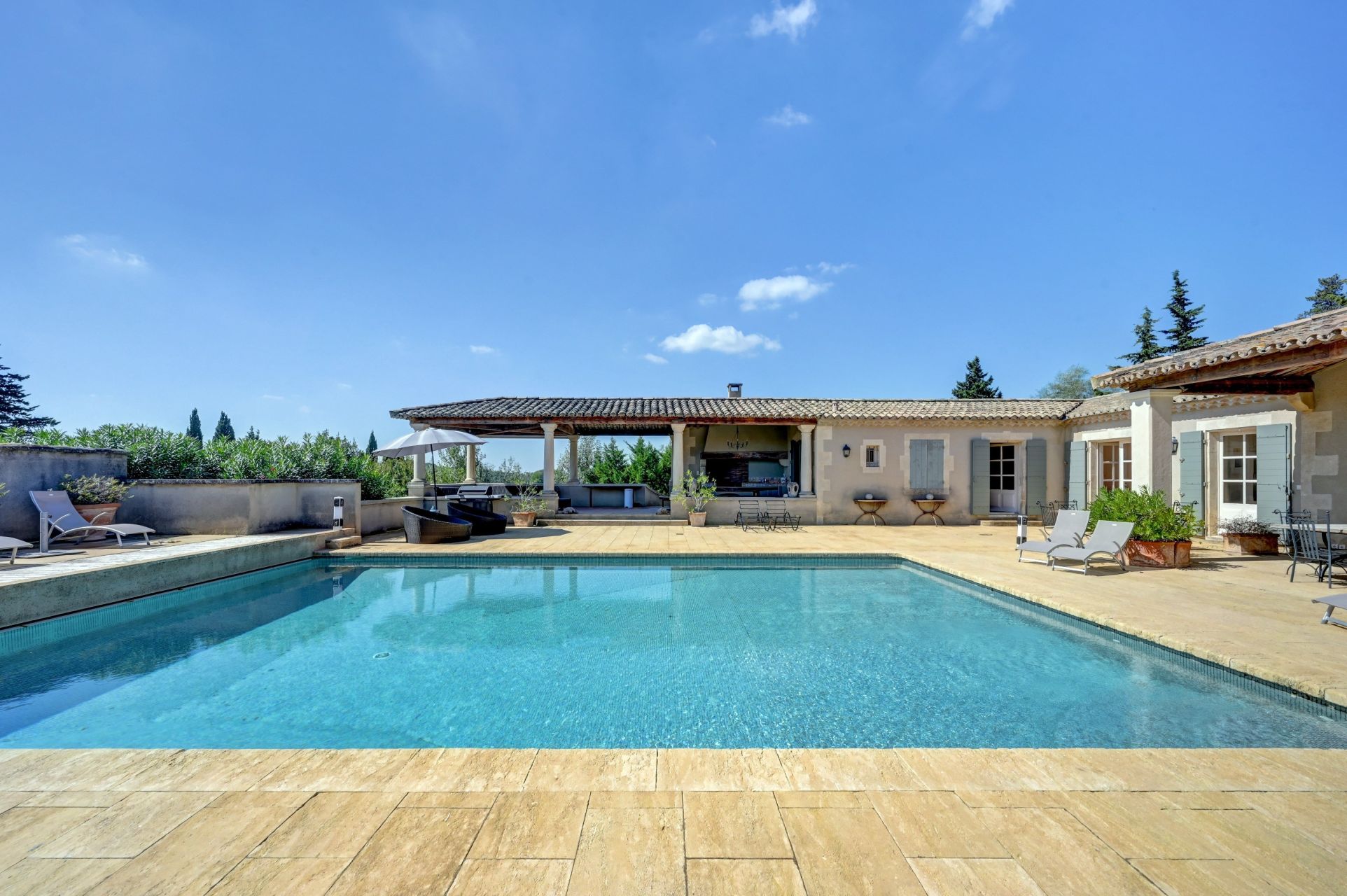 mas 9 Pièces en location saisonnière sur PARADOU (13520)