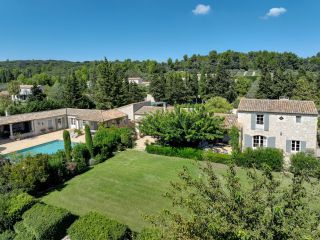 mas 9 Pièces en location saisonnière sur PARADOU (13520)