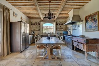 mas 9 Pièces en location saisonnière sur PARADOU (13520)