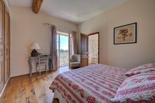 mas 9 Pièces en location saisonnière sur PARADOU (13520)