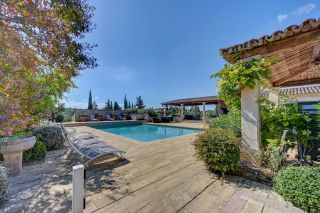 mas 9 Pièces en location saisonnière sur PARADOU (13520)