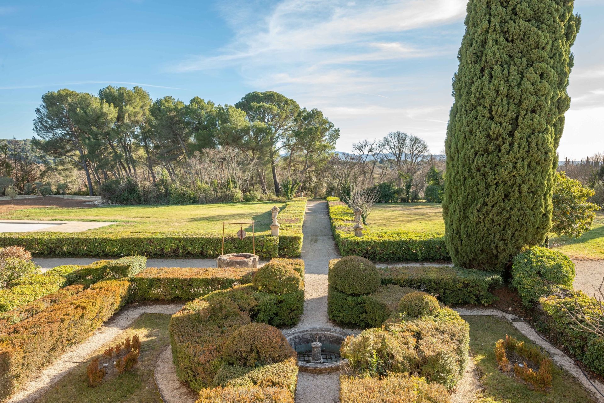 house 10 Rooms for sale on AIX EN PROVENCE (13100)