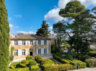 house 10 Rooms for sale on AIX EN PROVENCE (13100)