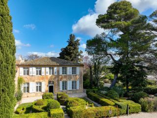 house 10 Rooms for sale on AIX EN PROVENCE (13100)