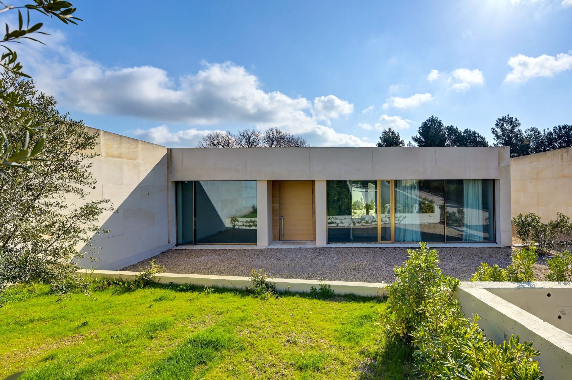 house 6 Rooms for sale on AIX EN PROVENCE (13100)