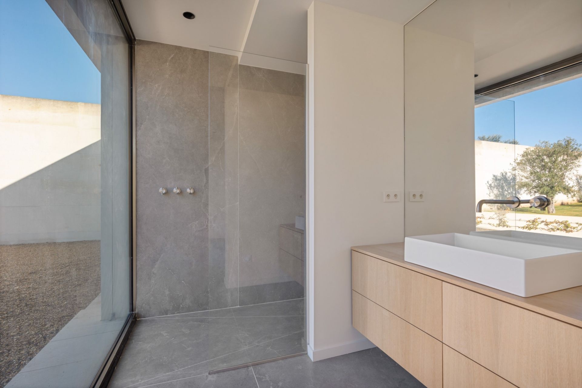 house 6 Rooms for sale on AIX EN PROVENCE (13100)