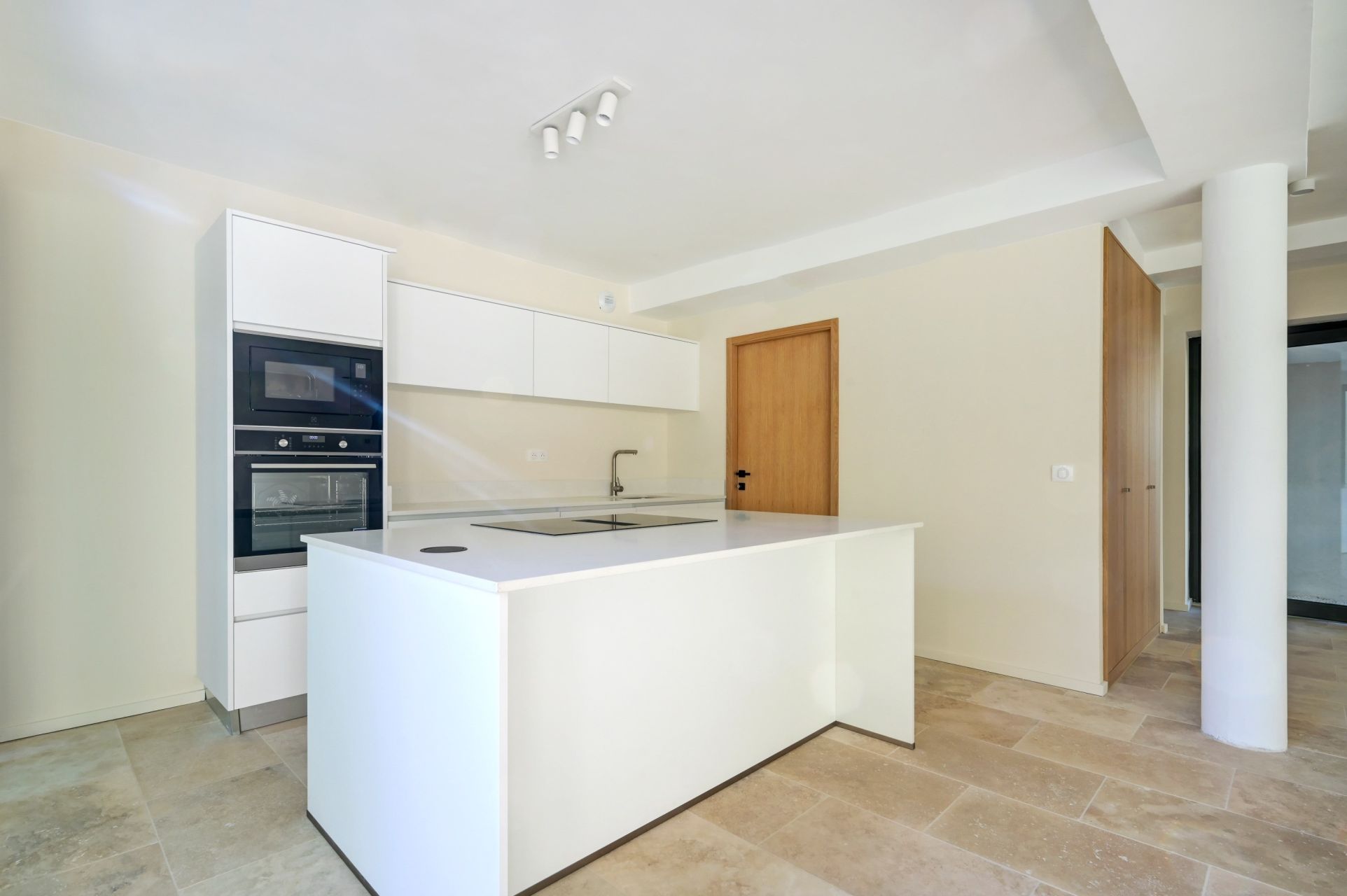 house 4 Rooms for sale on AIX EN PROVENCE (13100)