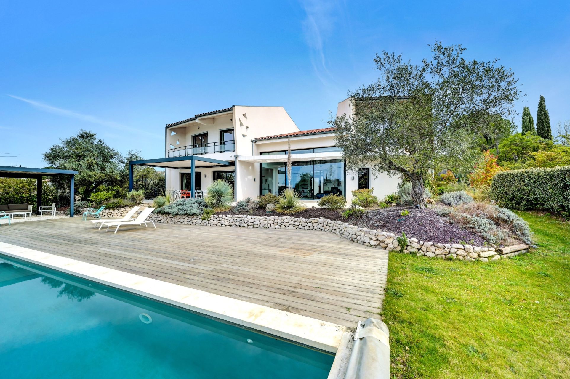 house 6 Rooms for sale on AIX EN PROVENCE (13100)