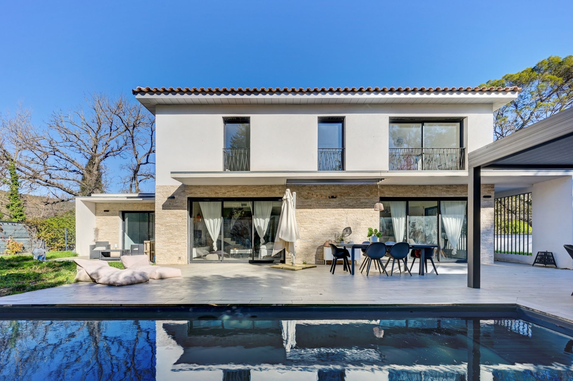 house 6 Rooms for sale on AIX EN PROVENCE (13100)