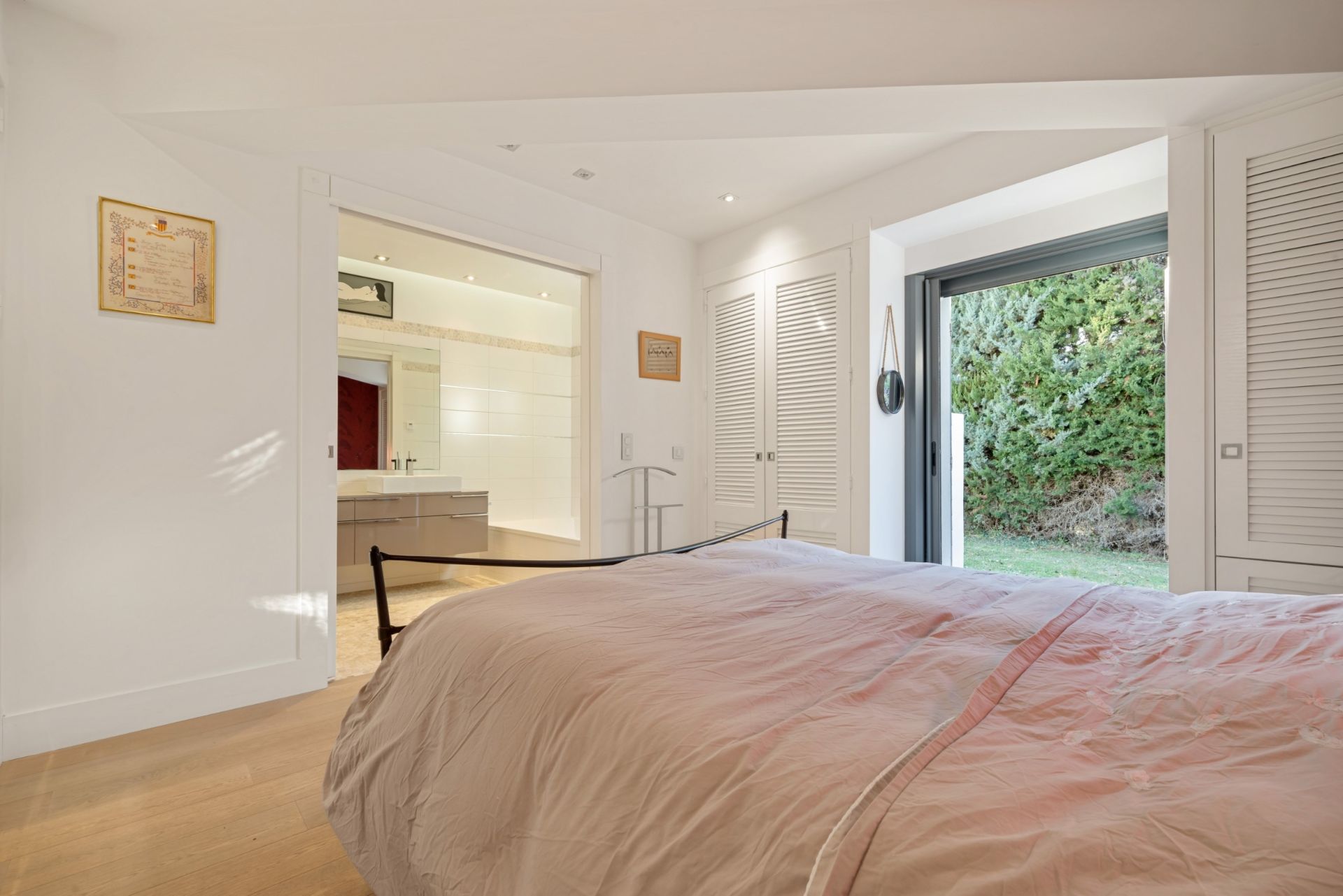 house 8 Rooms for sale on AIX EN PROVENCE (13100)