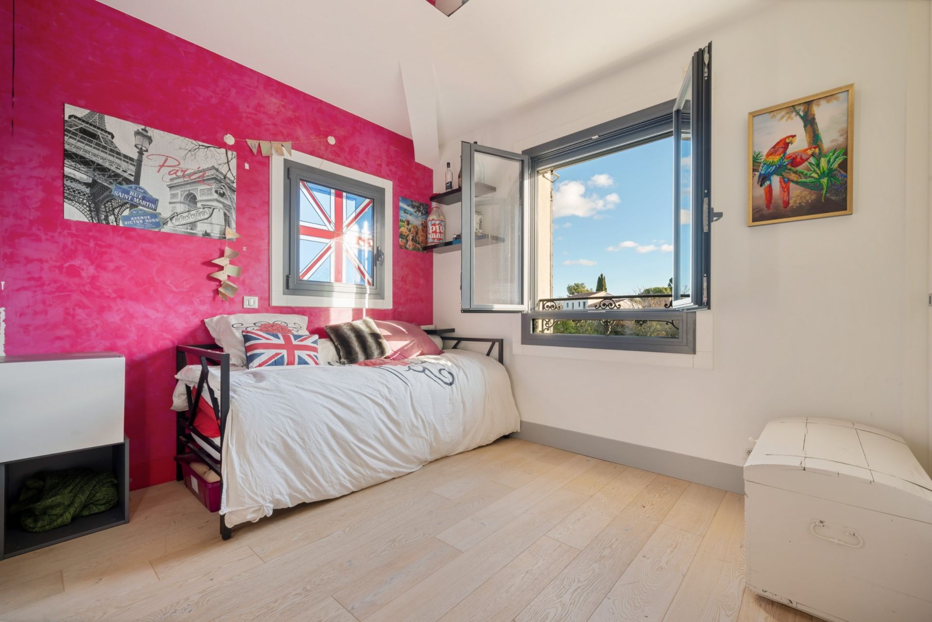 house 8 Rooms for sale on AIX EN PROVENCE (13100)