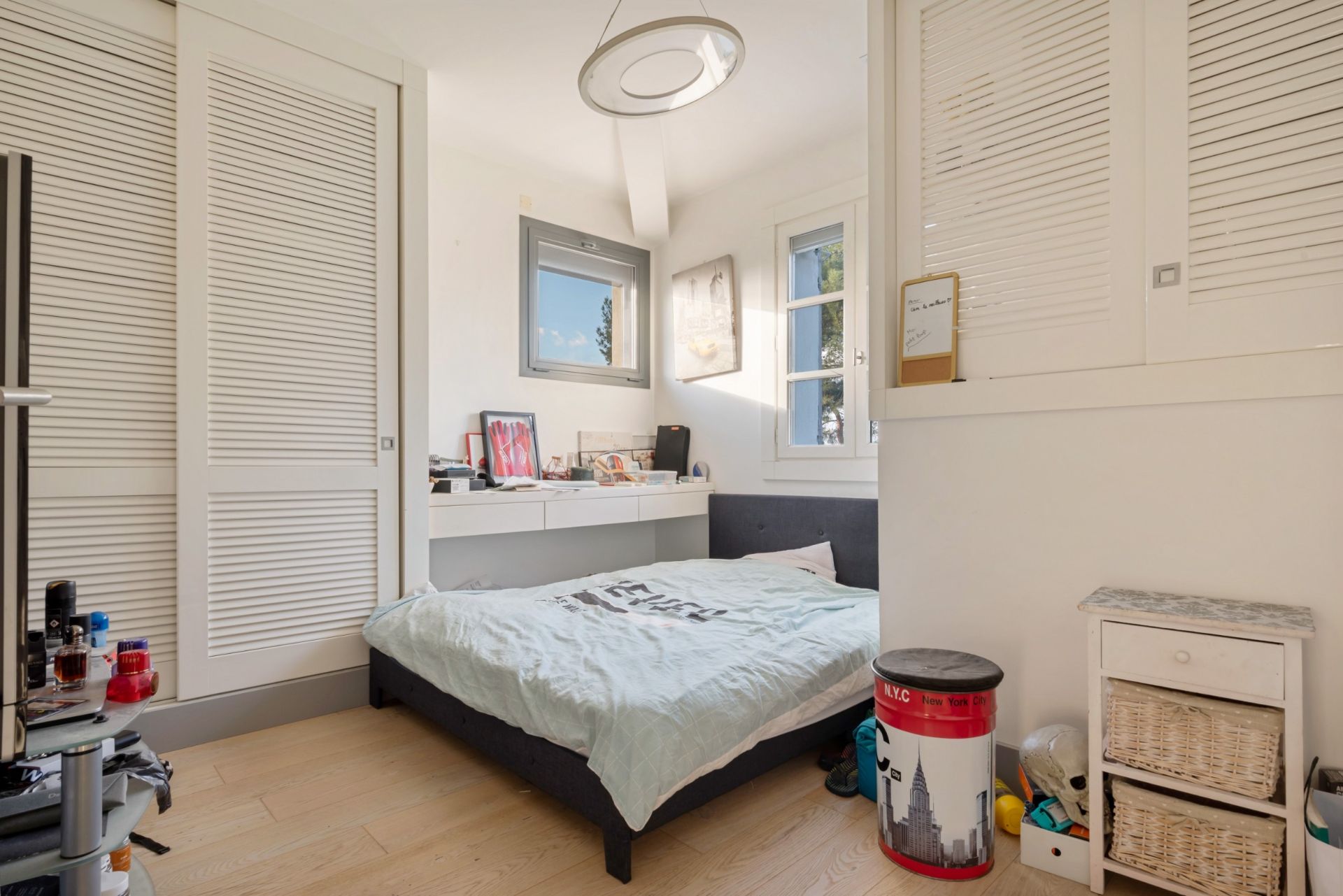 house 8 Rooms for sale on AIX EN PROVENCE (13100)