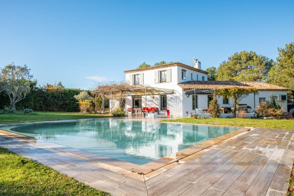 Sale House Aix-en-Provence 8 Rooms 210 m²