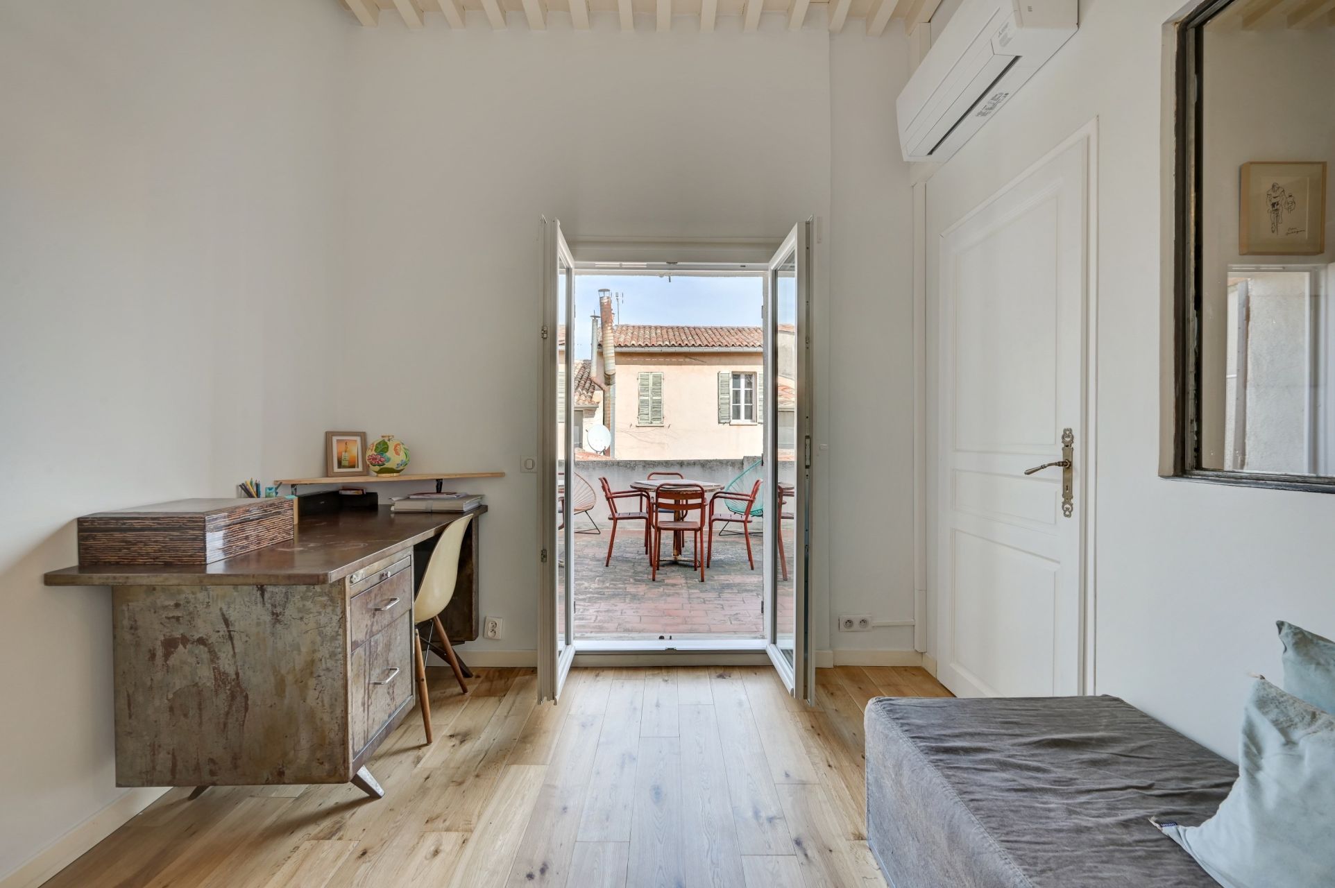 apartment 5 Rooms for sale on AIX EN PROVENCE (13100)