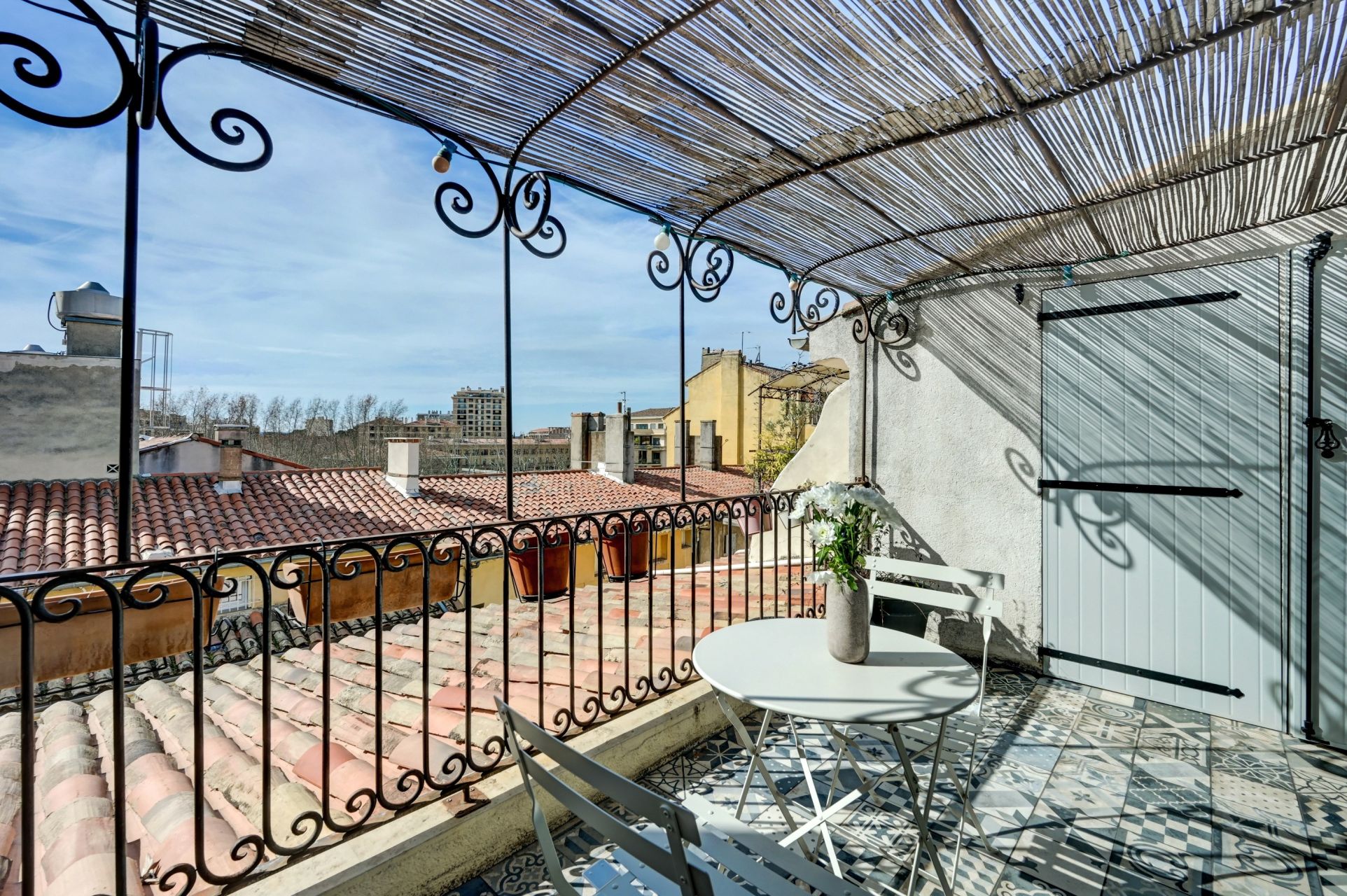 apartment 5 Rooms for sale on AIX EN PROVENCE (13100)