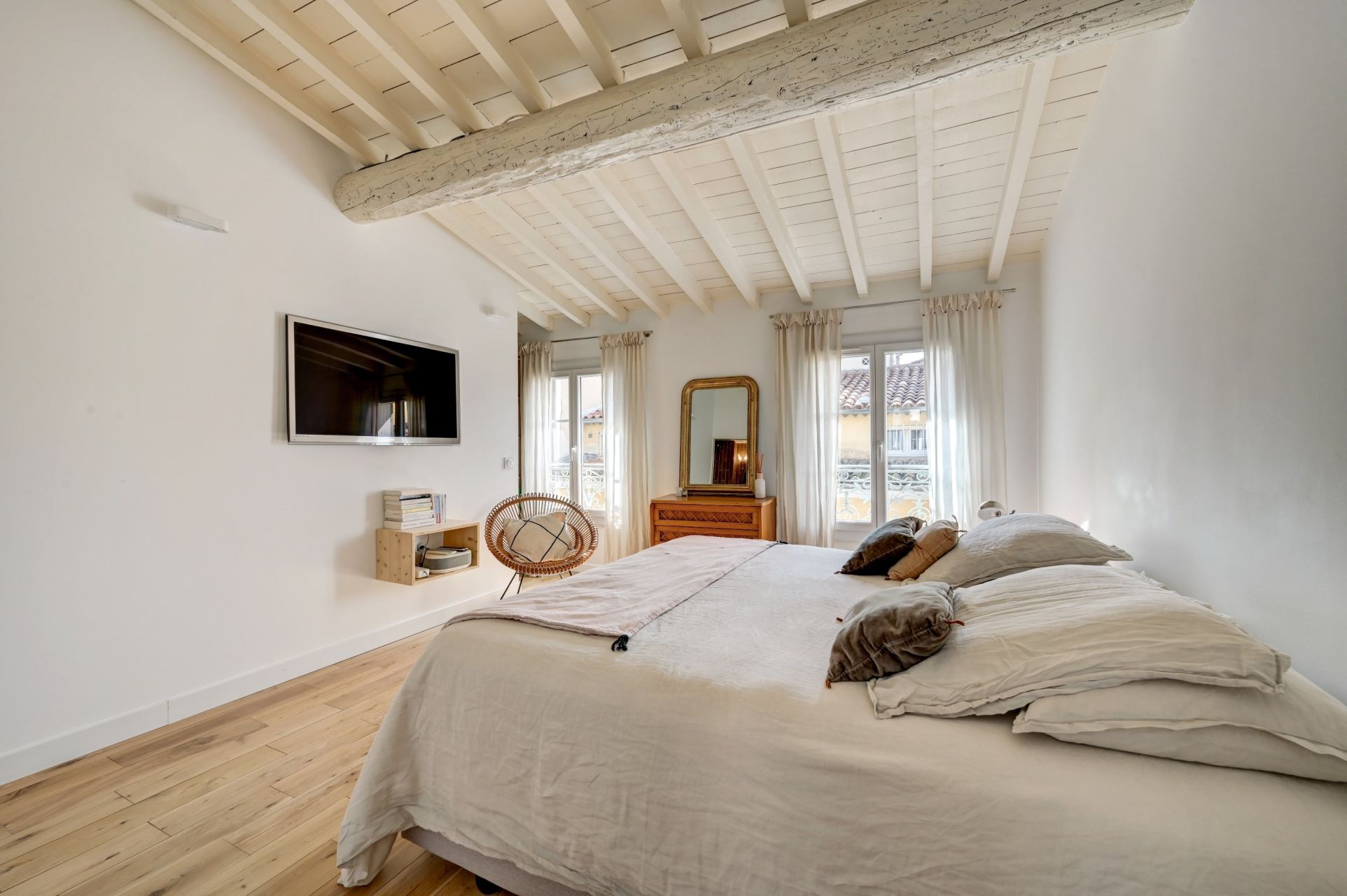 apartment 5 Rooms for sale on AIX EN PROVENCE (13100)