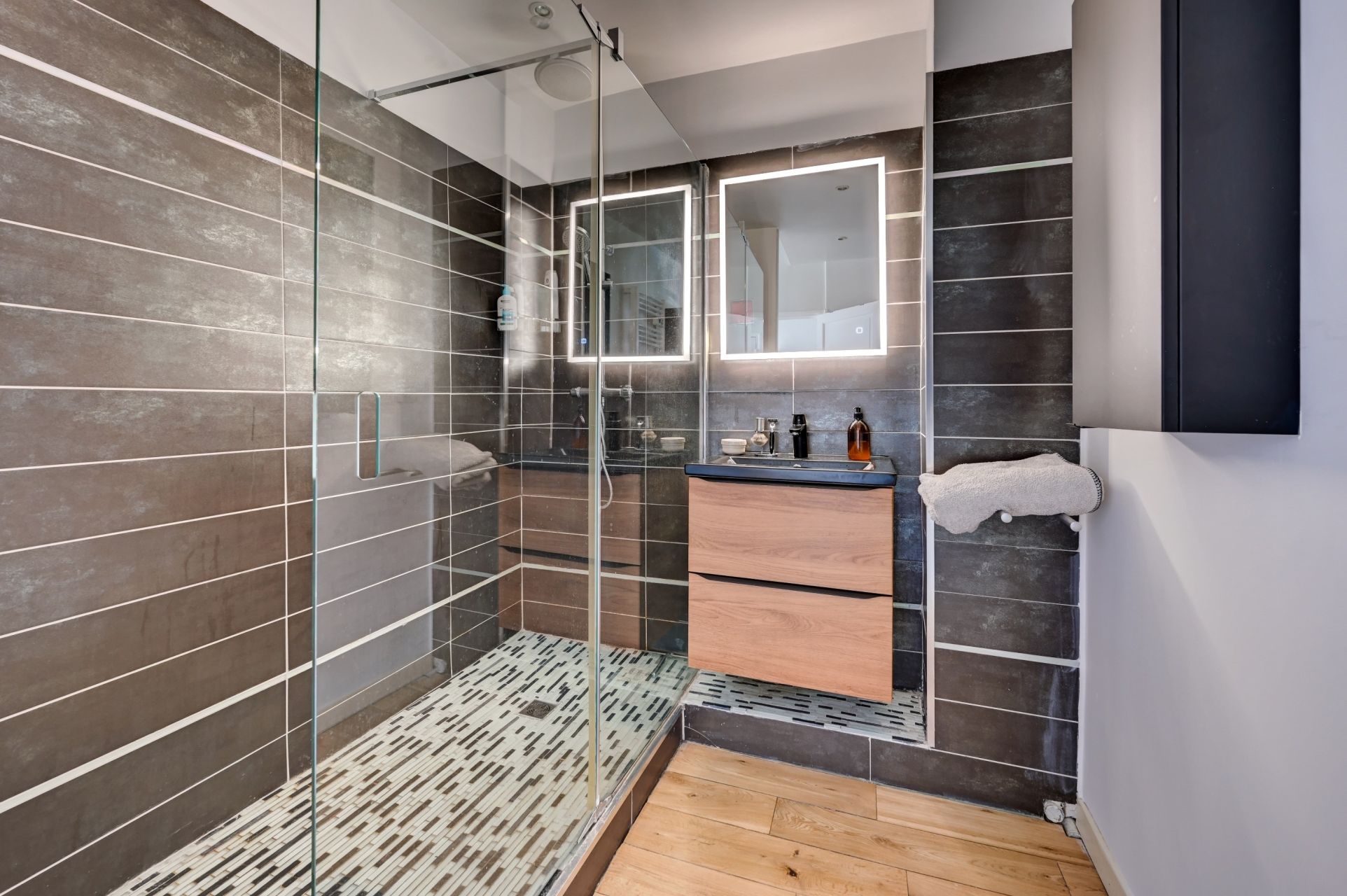 apartment 5 Rooms for sale on AIX EN PROVENCE (13100)