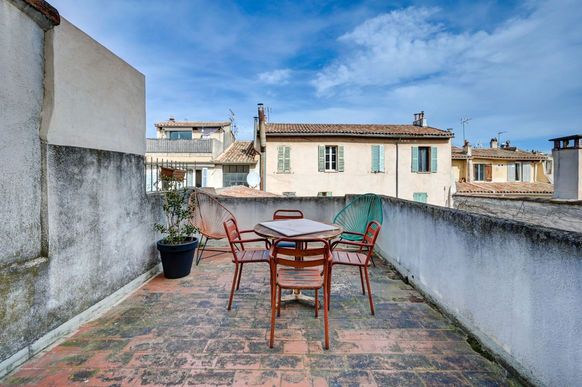 apartment 5 Rooms for sale on AIX EN PROVENCE (13100)