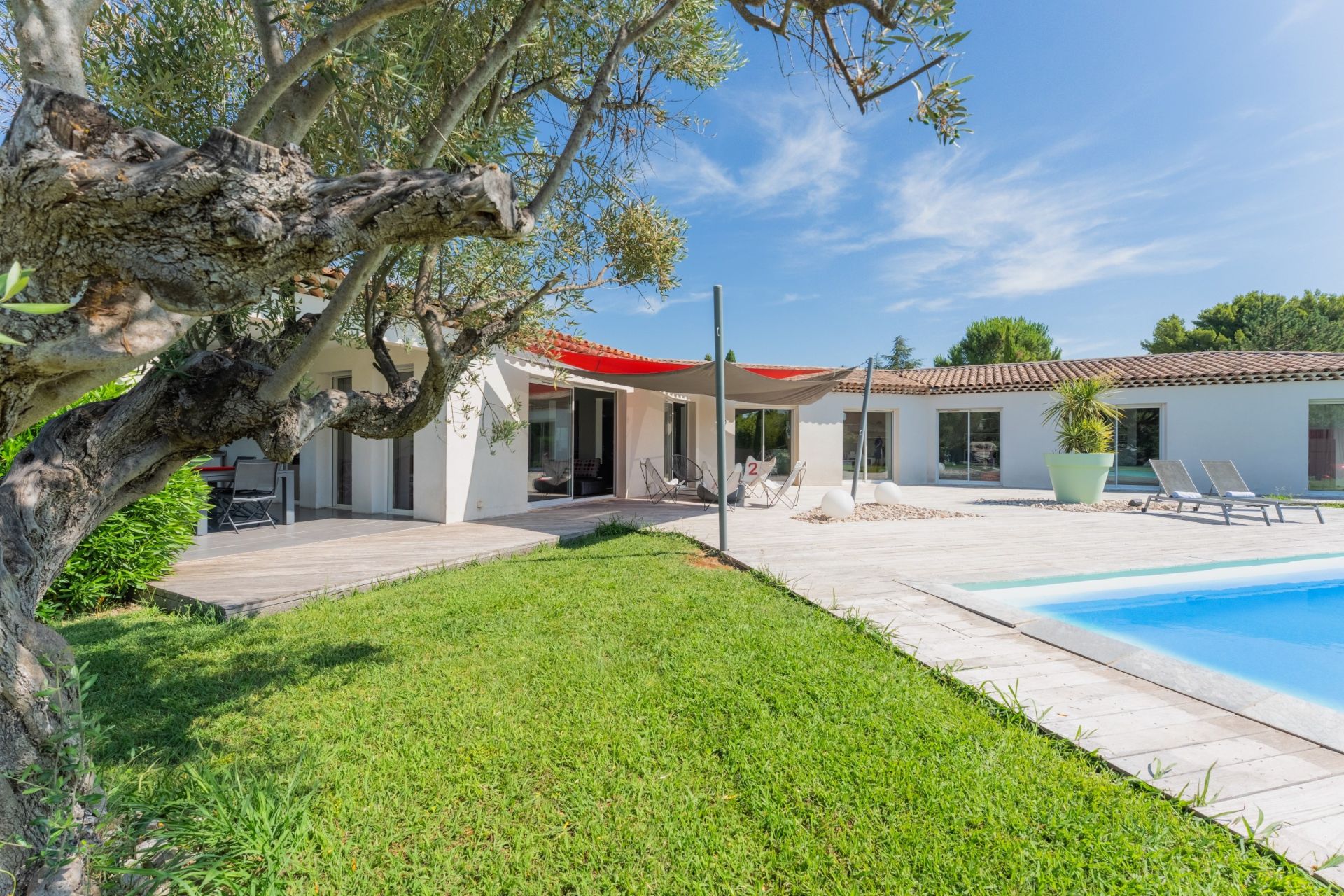 house 7 Rooms for sale on AIX EN PROVENCE (13100)