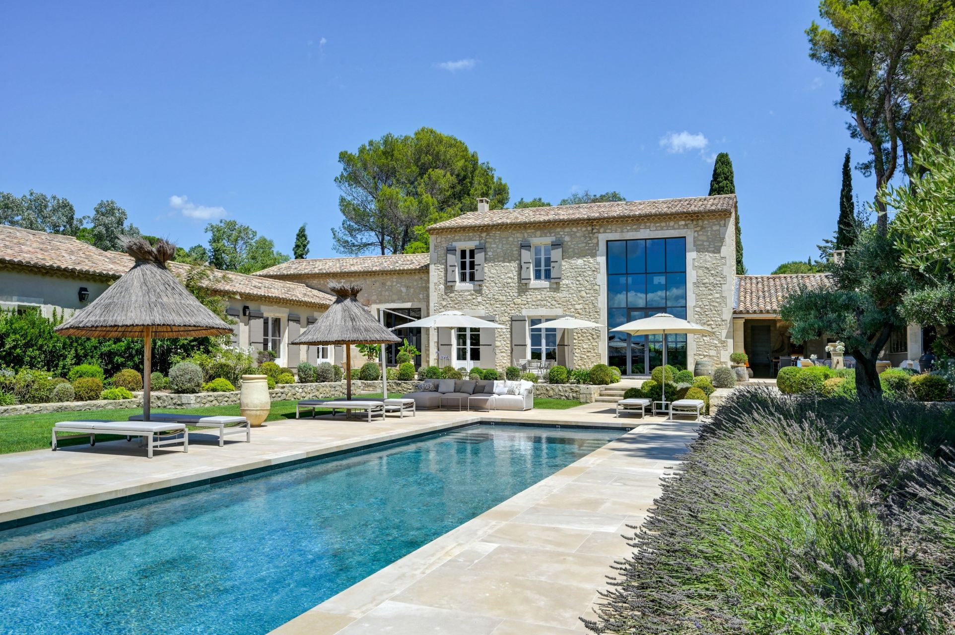 mas 8 Rooms for seasonal rent on ST REMY DE PROVENCE (13210)