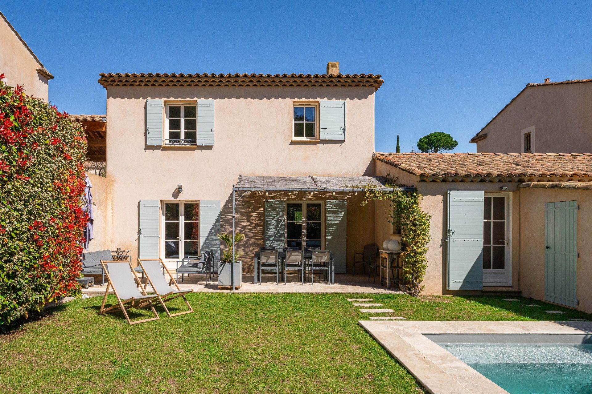 house 5 Rooms for sale on EGUILLES (13510)