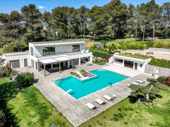 Sale House Aix-en-Provence 6 Rooms 300 m²