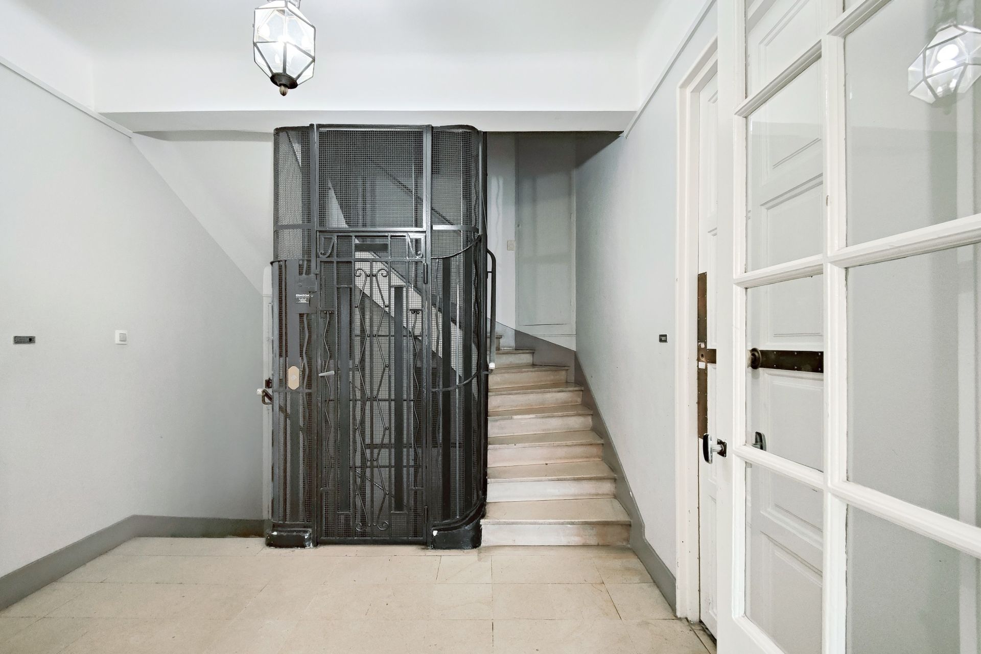 apartment 3 Rooms for sale on AIX EN PROVENCE (13100)