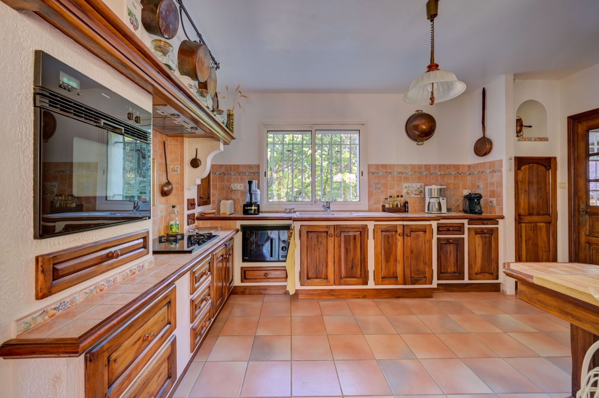 property 8 Rooms for sale on AIX EN PROVENCE (13100)