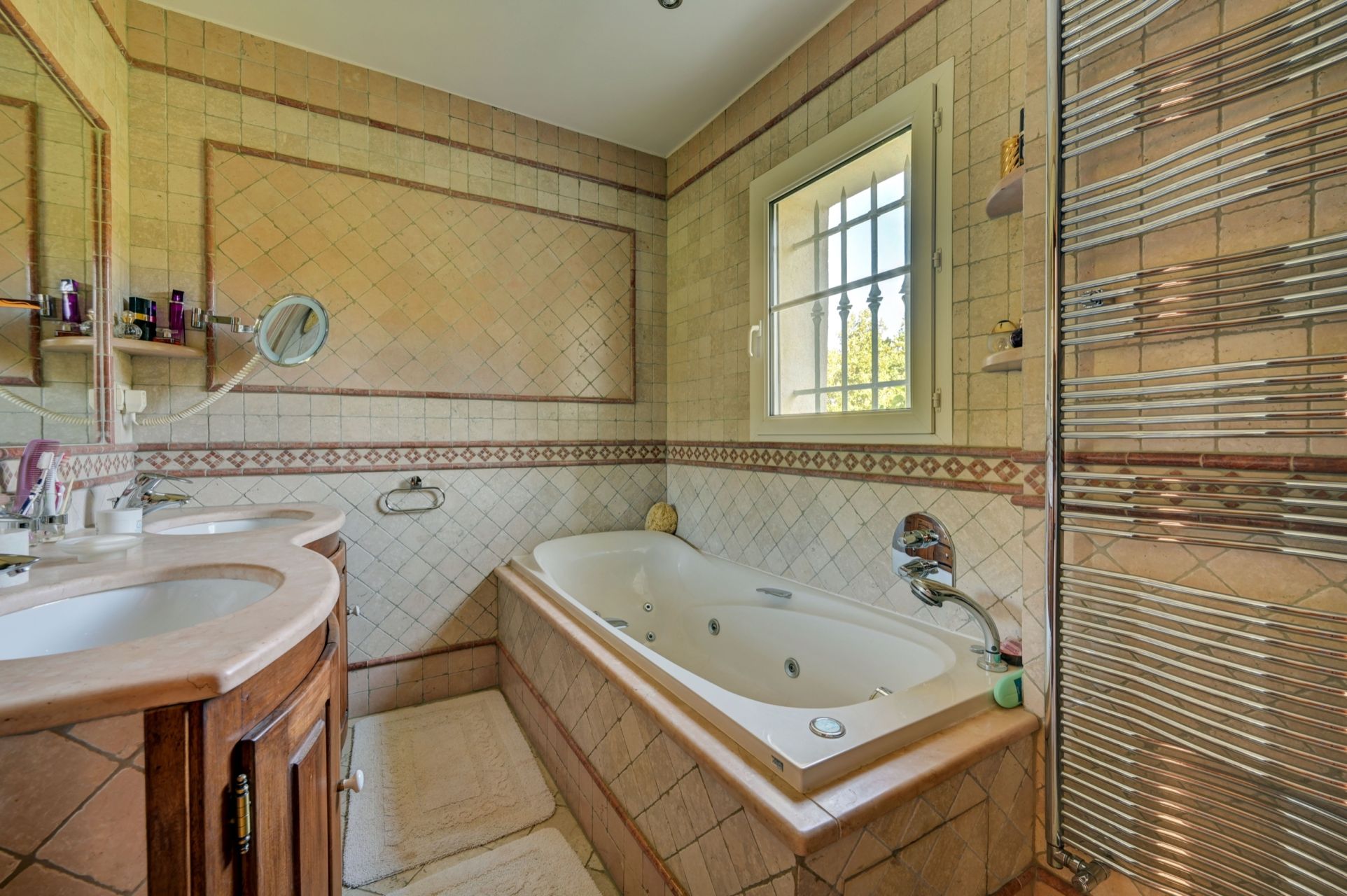 property 8 Rooms for sale on AIX EN PROVENCE (13100)