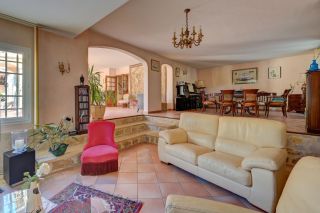 property 8 Rooms for sale on AIX EN PROVENCE (13100)