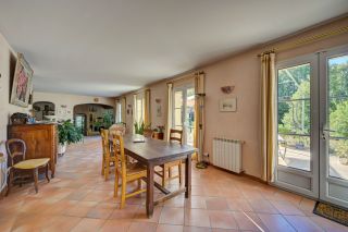 property 8 Rooms for sale on AIX EN PROVENCE (13100)