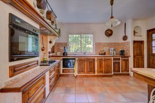 property 8 Rooms for sale on AIX EN PROVENCE (13100)