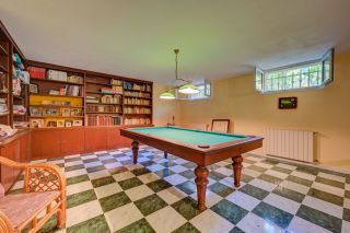 property 8 Rooms for sale on AIX EN PROVENCE (13100)