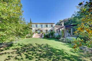 property 8 Rooms for sale on AIX EN PROVENCE (13100)