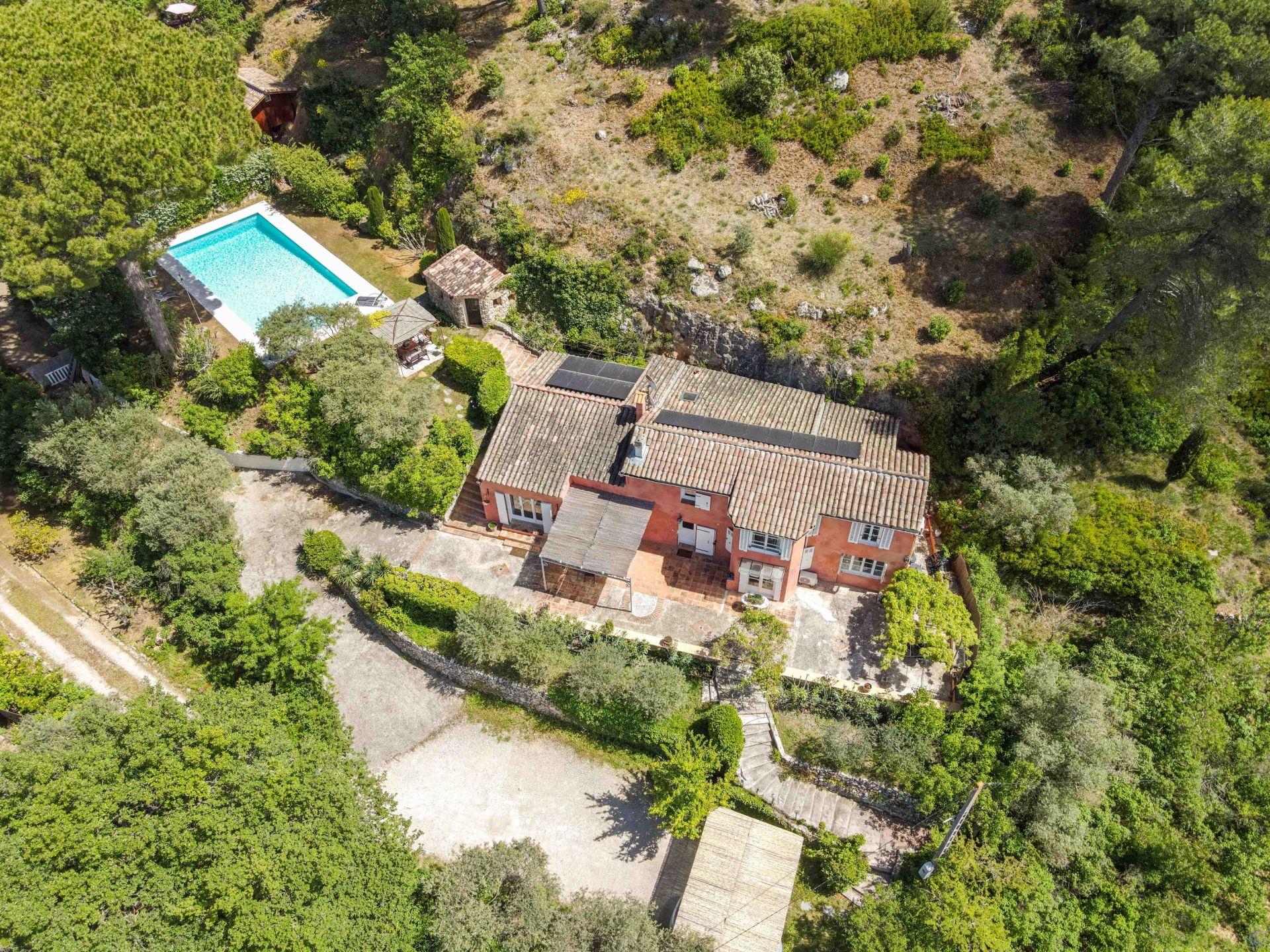 house 6 Rooms for sale on AIX EN PROVENCE (13100)