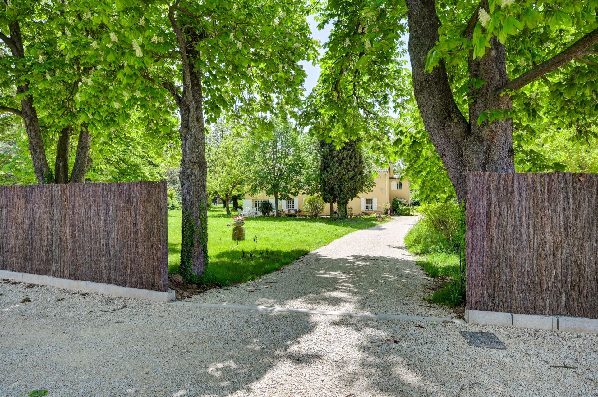 house 7 Rooms for sale on AIX EN PROVENCE (13100)