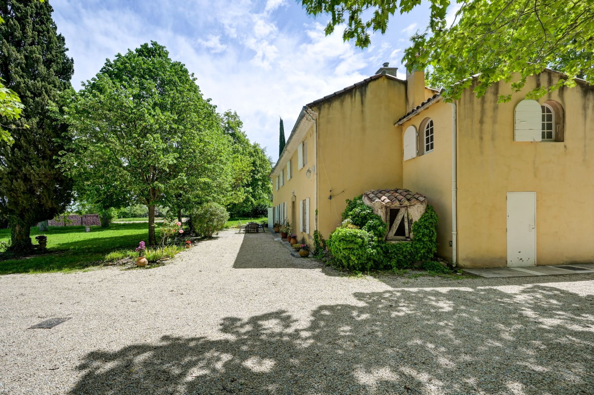 house 7 Rooms for sale on AIX EN PROVENCE (13100)