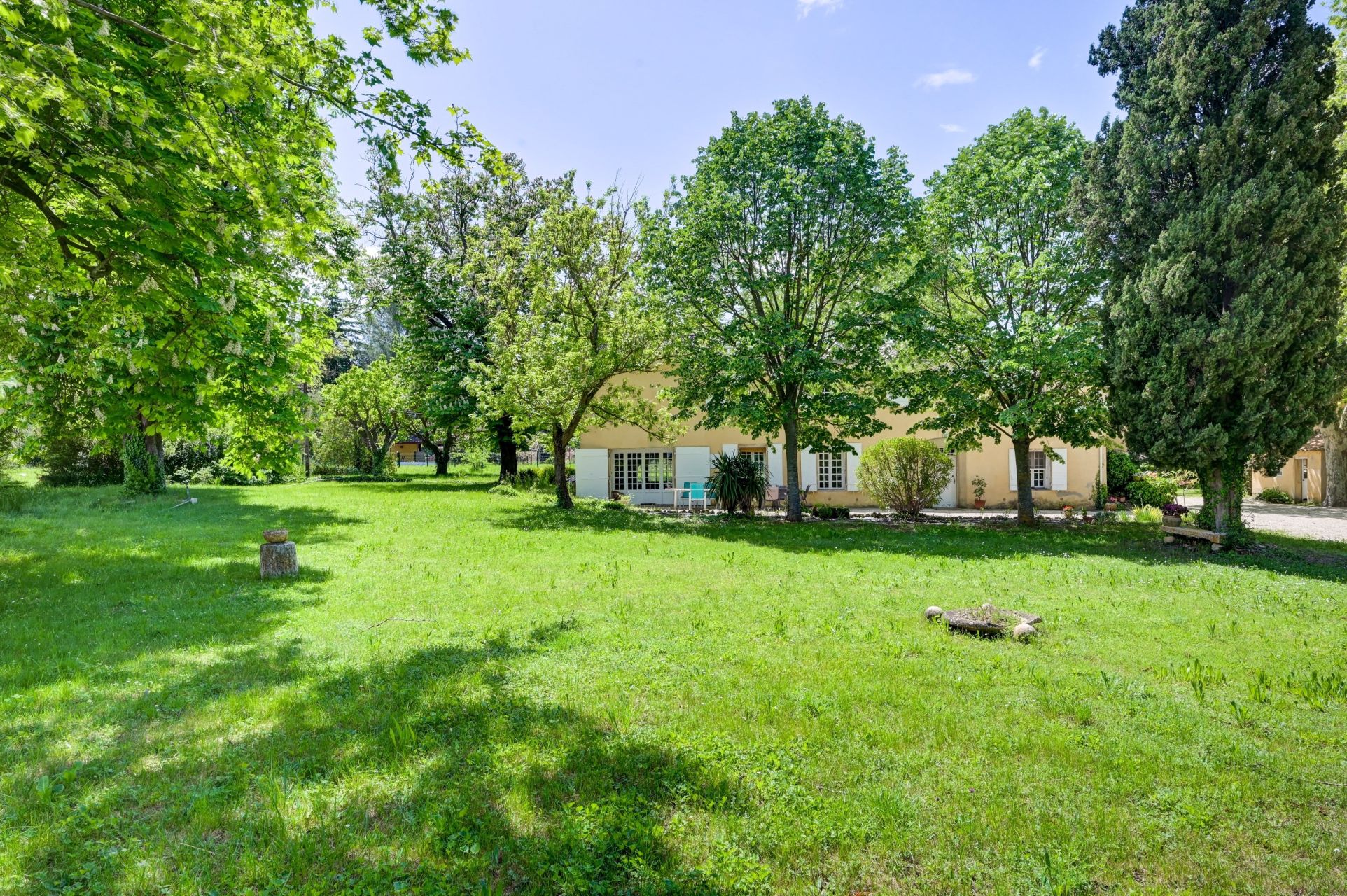 house 7 Rooms for sale on AIX EN PROVENCE (13100)