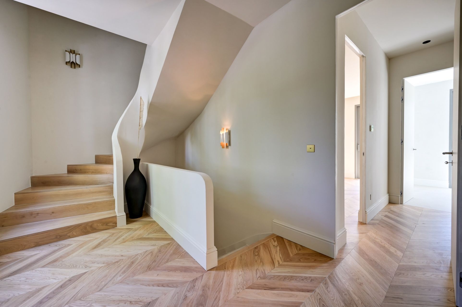 house 6 Rooms for sale on AIX EN PROVENCE (13100)