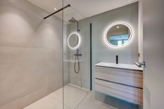 house 6 Rooms for sale on AIX EN PROVENCE (13100)