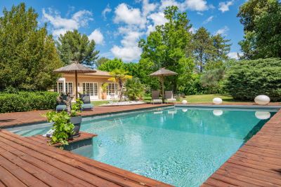 Sale House Aix-en-Provence 7 Rooms 290 m²