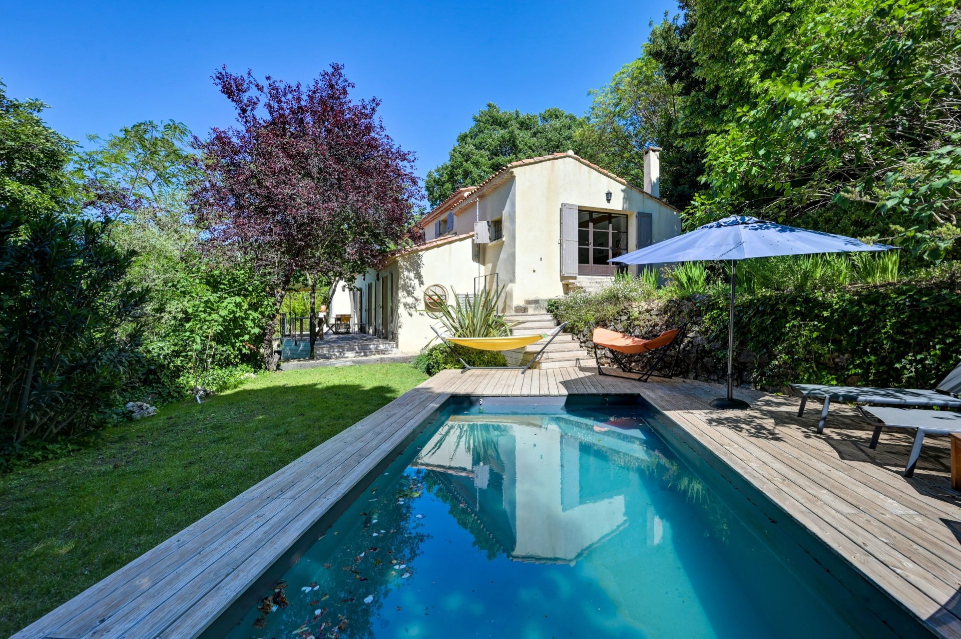 house 8 Rooms for sale on AIX EN PROVENCE (13100)