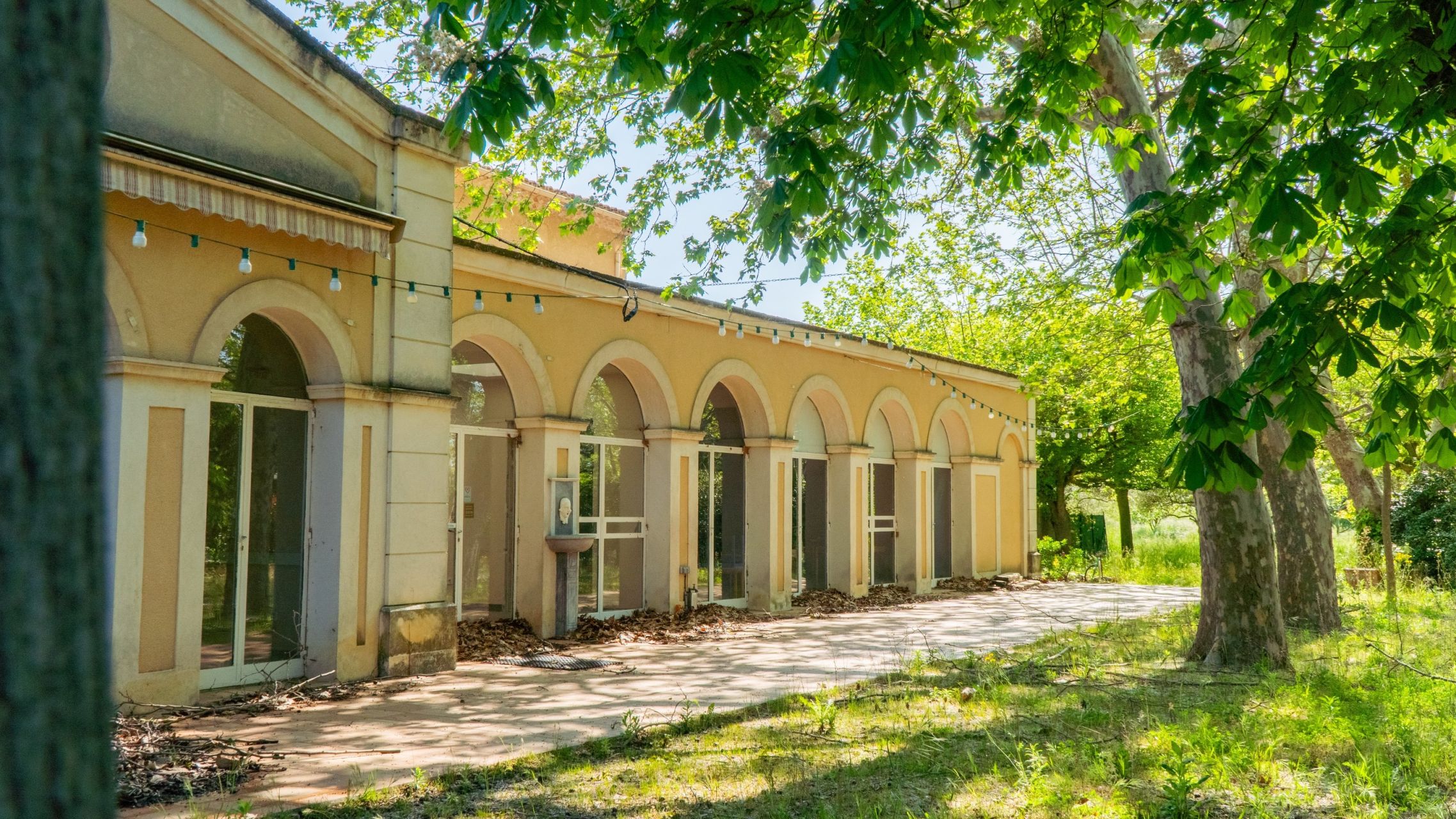 house 36 Rooms for sale on AIX EN PROVENCE (13100)