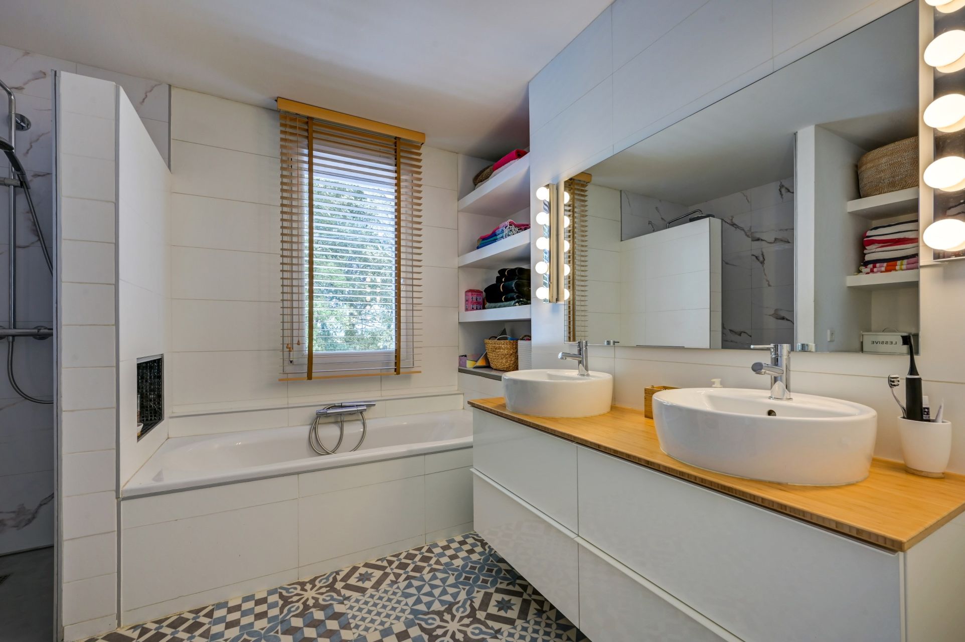 house 6 Rooms for rent on AIX EN PROVENCE (13100)