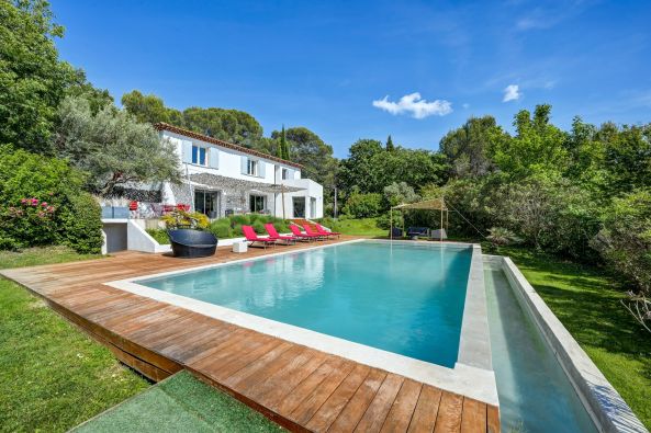 Rental House Aix-en-Provence 6 Rooms 201 m²