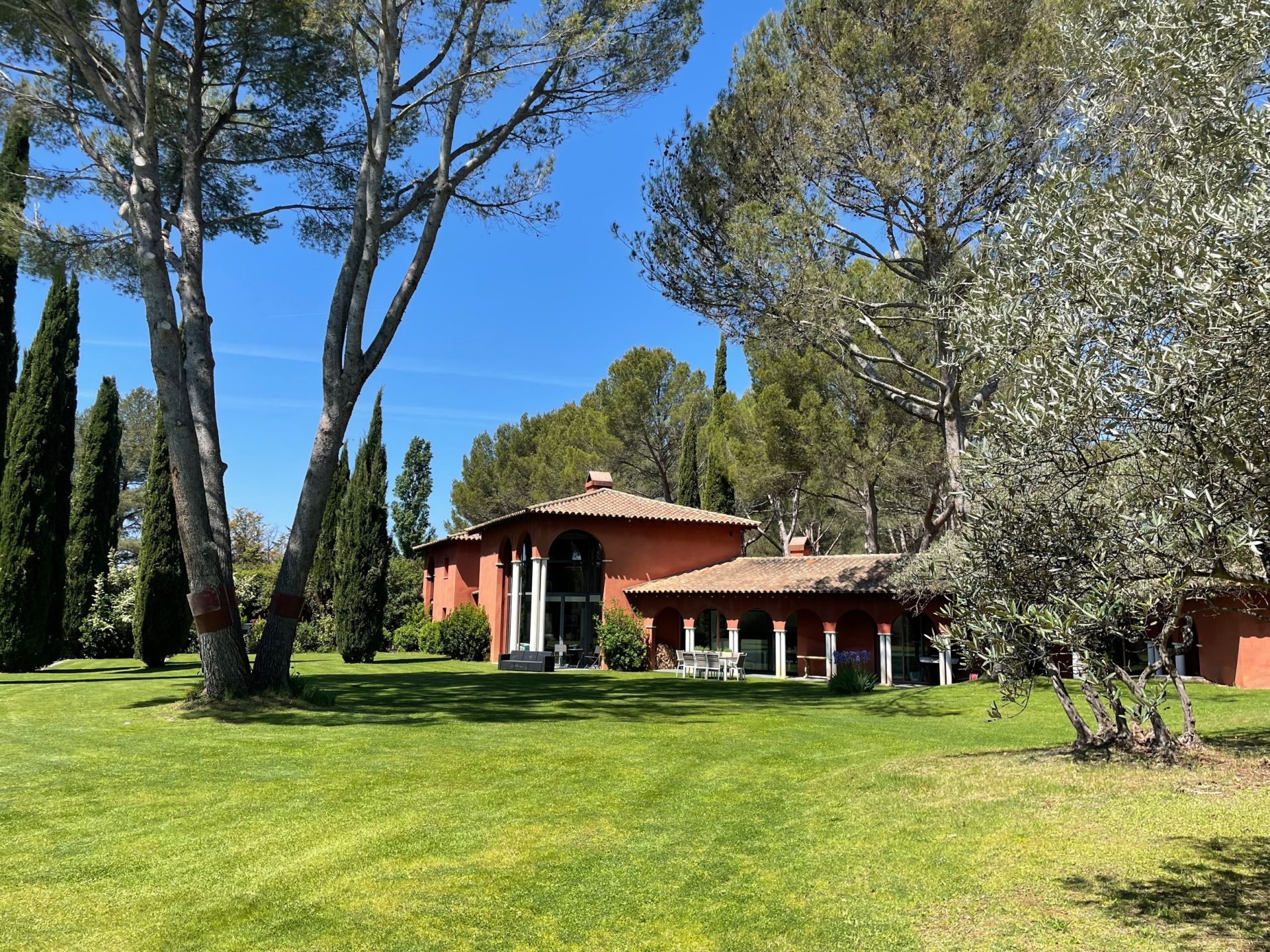 villa 20 Pièces en vente sur AIX EN PROVENCE (13100)